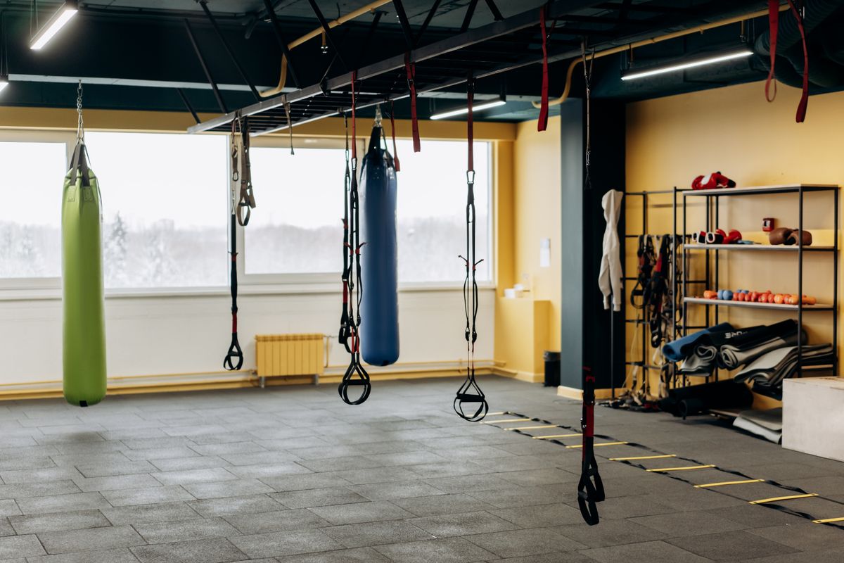 Espaço de treino e equipamento de ginásio